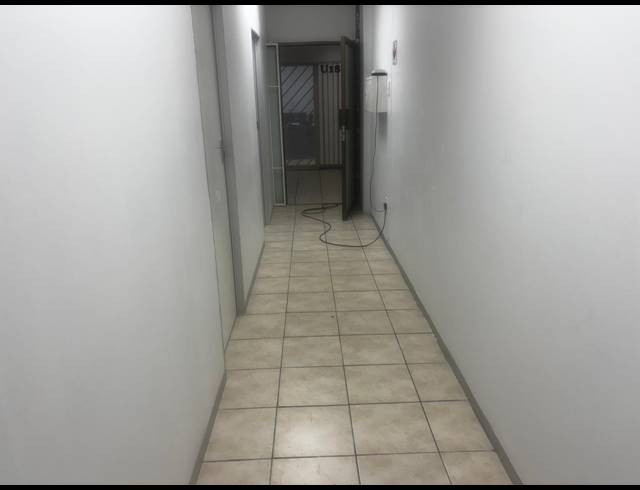 18M² SERVICED OFFICE TO LET IN SAVOY ESTATE